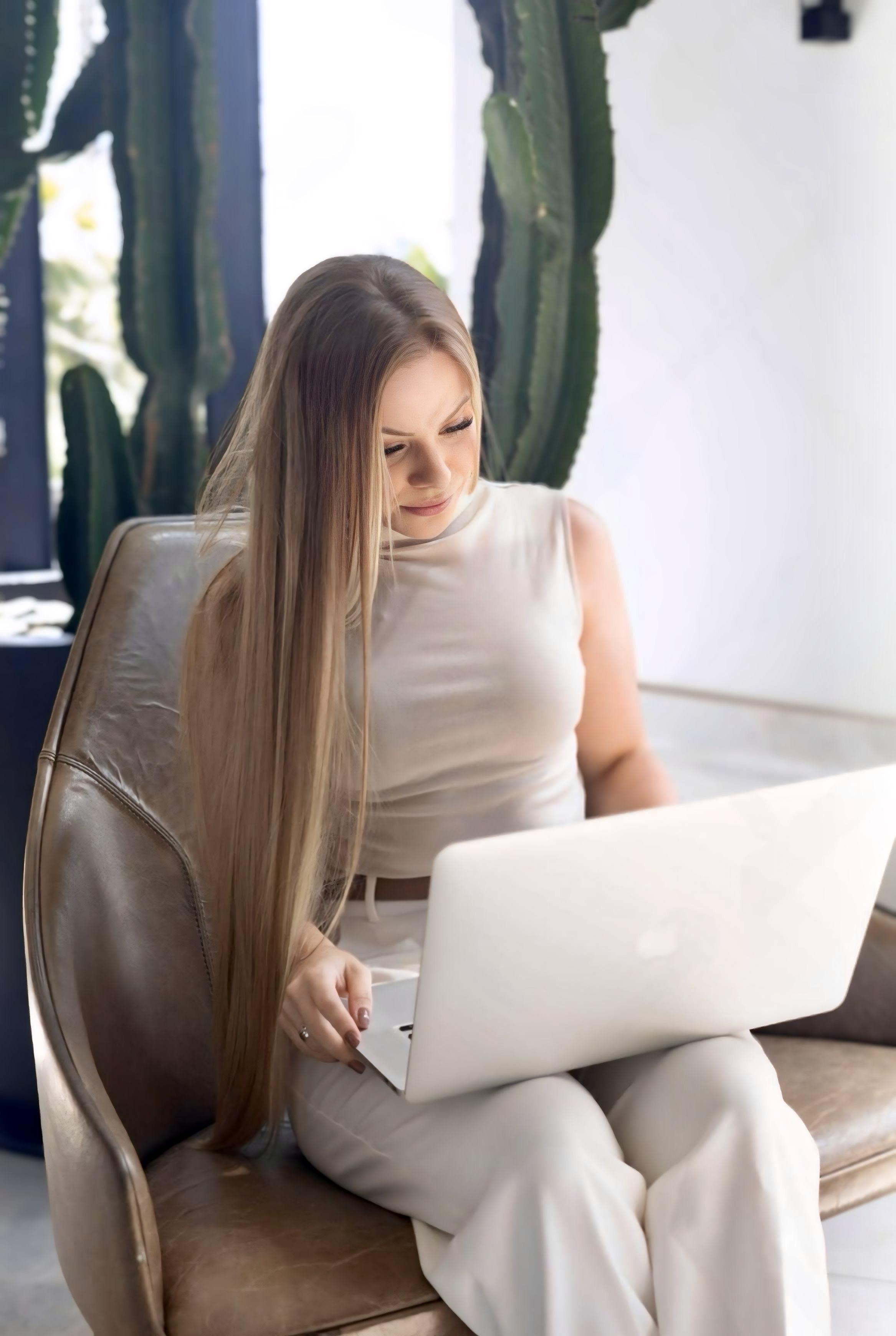 Fernanda Rodrigues durante um atendimento online